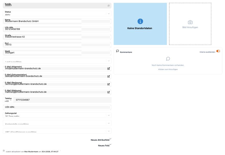 Kundendetail — Tab Allgemeine Daten mit Stamm-, Adress-, E-Mail-, Telefon- und Verknüpfungsfeldern (Test-Daten)