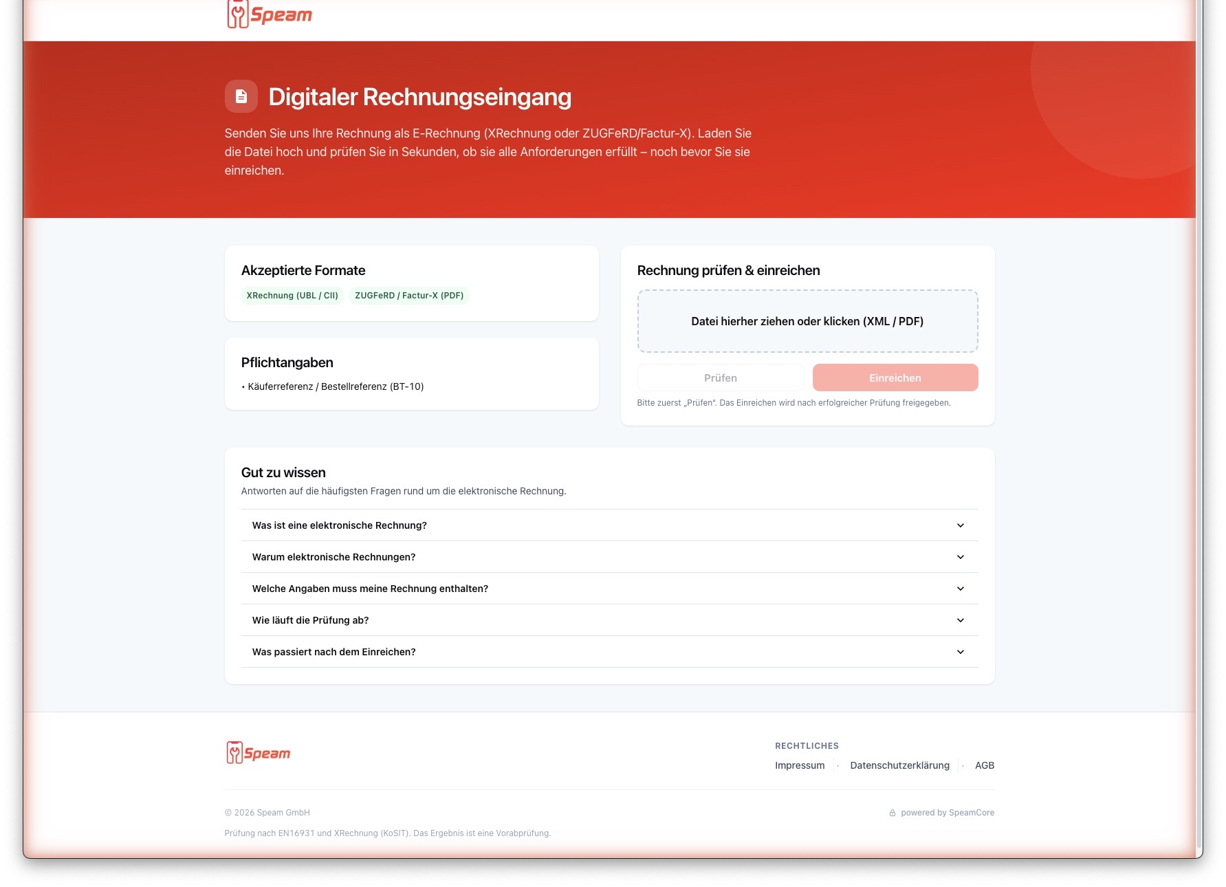 Öffentliches Rechnungseingang-Portal: Kopf „Digitaler Rechnungseingang" mit Erklärtext, links die Karten „Akzeptierte Formate" (XRechnung UBL/CII, ZUGFeRD/Factur-X PDF) und „Pflichtangaben" (Käuferreferenz/Bestellreferenz BT-10), rechts die Karte „Rechnung prüfen &amp; einreichen" mit Datei-Upload und den Buttons Prüfen/Einreichen, darunter ein FAQ-Bereich „Gut zu wissen".